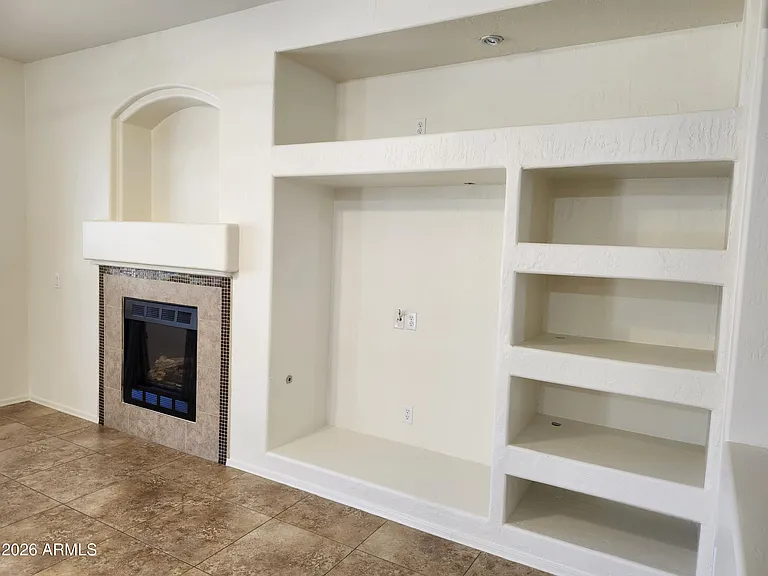 17938 W Port Royale Ln — Photo 9