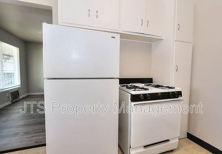 4439 V St #5 — Photo 30