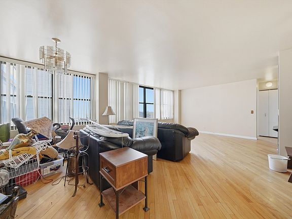 5th image of 6701 S Crandon Ave APT 8C