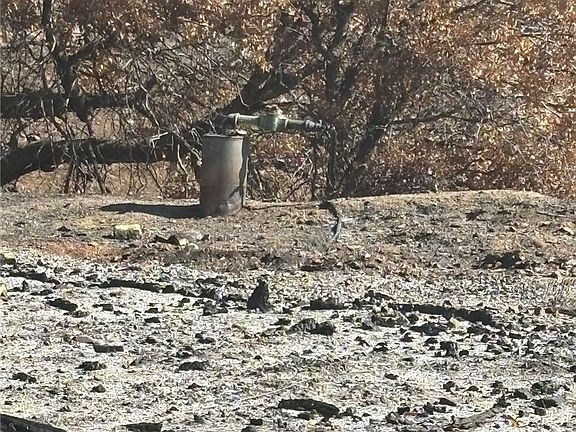 4th image of 400 Foxtail Canyon Rd