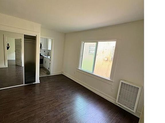 5th image of 301 S Boyle Ave #107