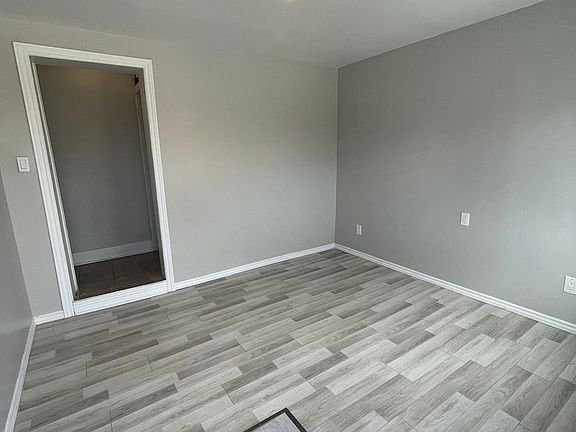 2nd image of 902 Elsmere Ave Unit 902