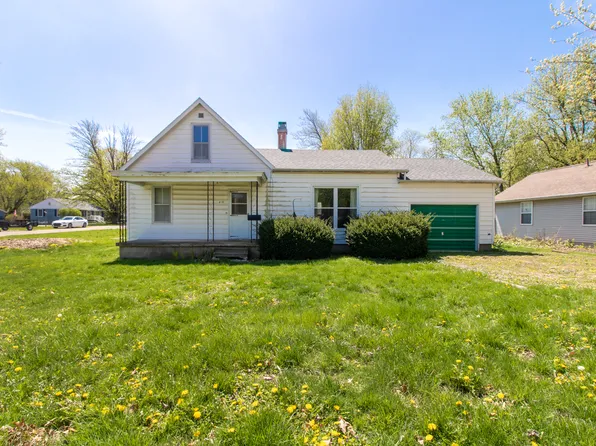 809 E Cedar St, Le Roy, IL 61752
