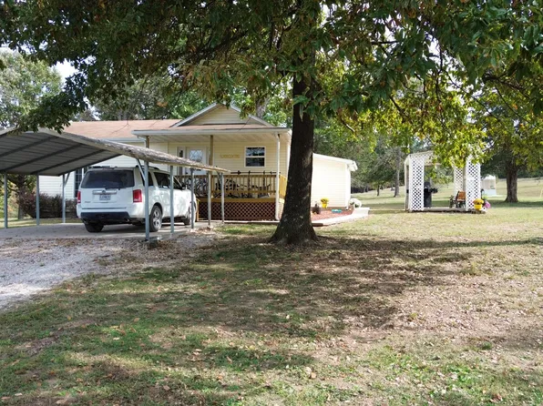3911 S 28th Road, Dunnegan, MO 65640