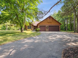 3200 Hixon Rd, Rochester, MI 48306