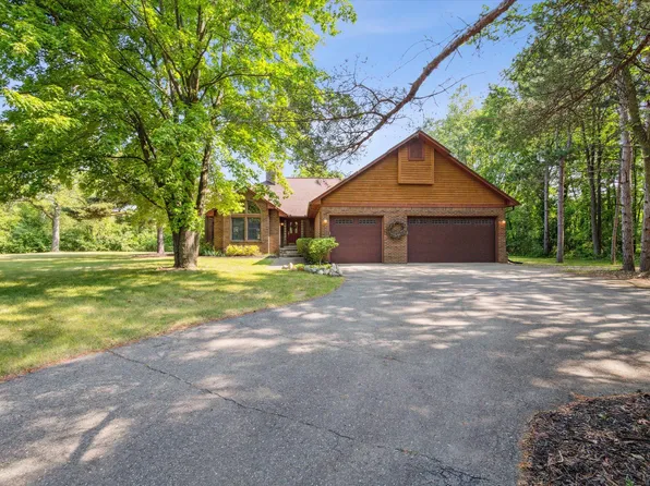 3200 Hixon Rd, Rochester, MI 48306