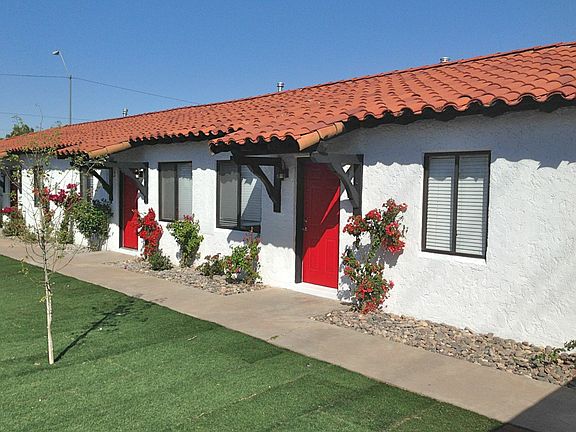 McDowell1317 courtyard_03122014