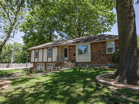 3rd image of 6701 Caenen Ave