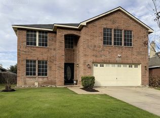 2032 Cap Rock Ln, Grand Prairie, TX 75052