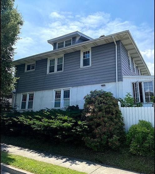 2nd image of 92 Mary St
