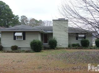 700 Stewart Ave N, Clinton, NC 28328