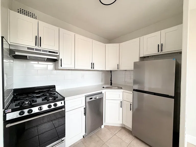 1225 Kennedy Blvd #2I — Photo 4
