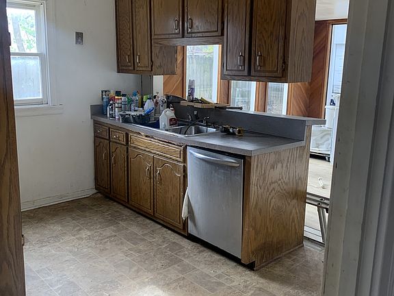4th image of 214 Myatt Dr