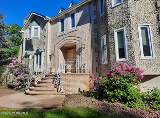 4 Wigwam Ln, Holmdel, NJ 07733