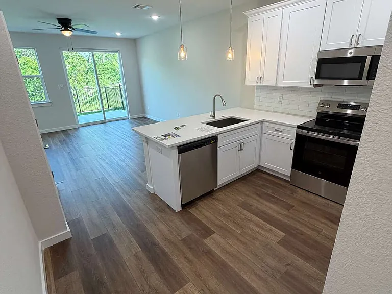 573 Galt Dr — Photo 3