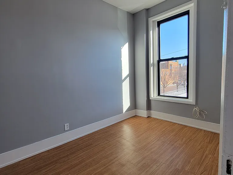 1910 S Laflin St #2 — Photo 5