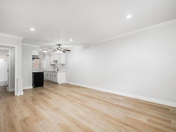 3rd image of 1750 Coronado Ave APT 6