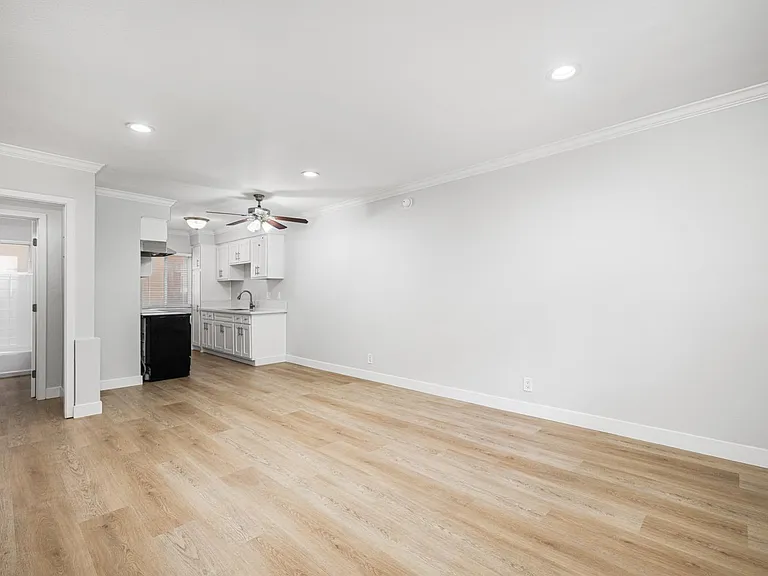 1750 Coronado Ave #6 — Photo 3
