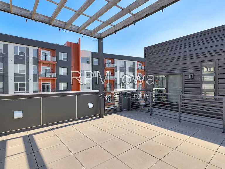 244 E Center St — Photo 32