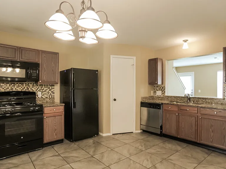 3231 Dartmouth Field Ln — Photo 10