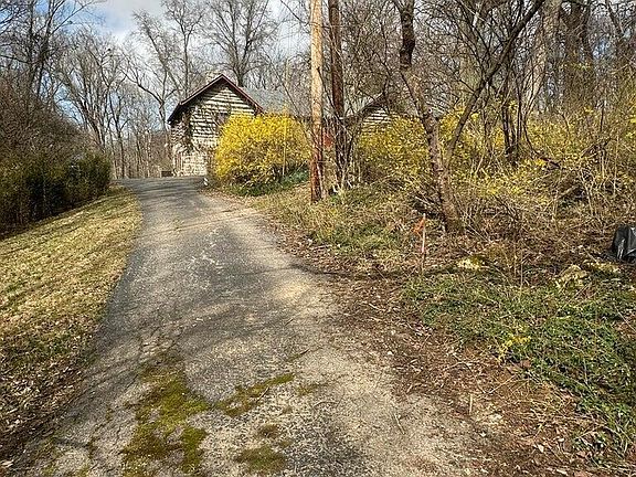 5th image of 2515 Woodside Rd