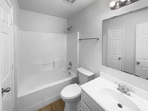 5th image of 416 Creekwood Ct #0