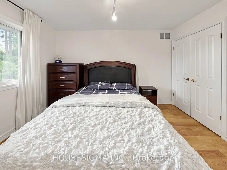 69 Holyrood Ave — Photo 29