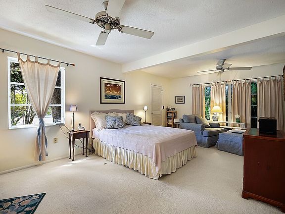 Large BR w/ 2 bath access.