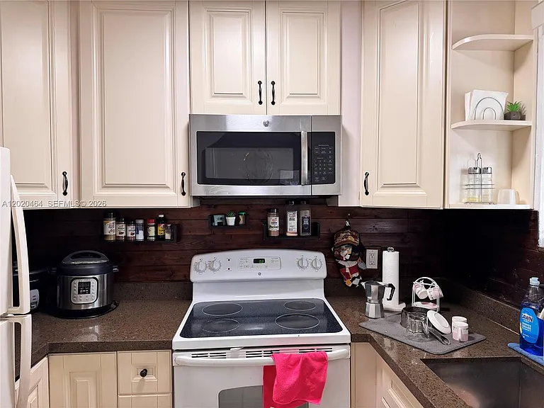 756 N 17th Ave #15 — Photo 10