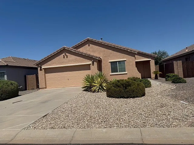 3 bed, 1127 sqft, $1,700 — Photo 1
