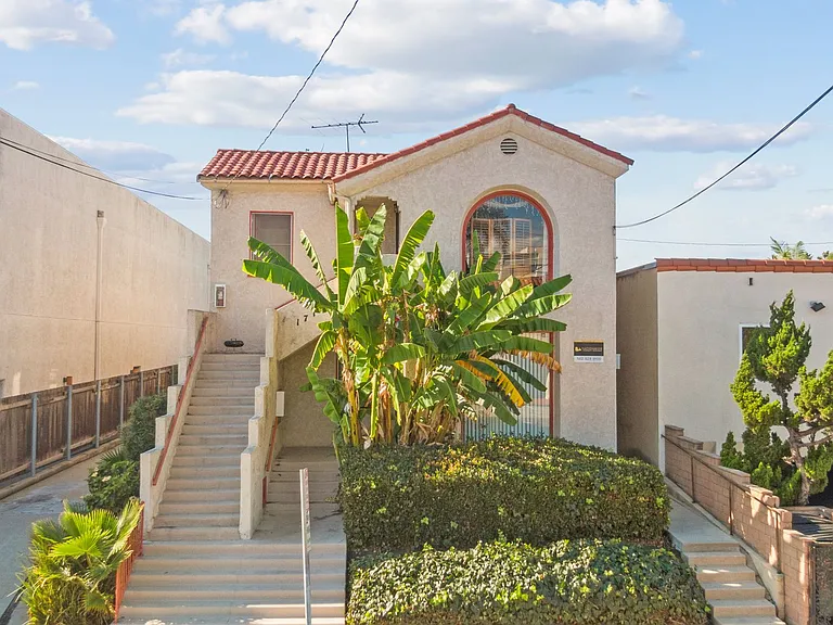 1715 Termino Ave — Photo 18
