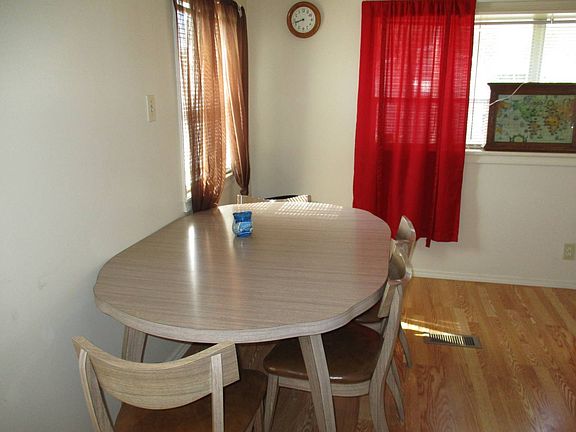 4th image of 5056 Daisy St