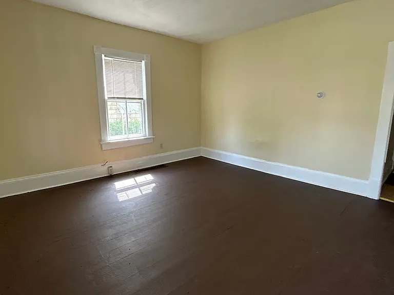 1114 Lafayette Blvd NW — Photo 5