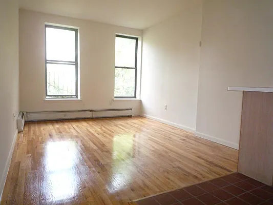 Rented by DSA Realty Midtown West | media 32