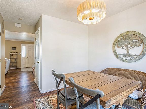 5th image of 660 Kildonan Ct