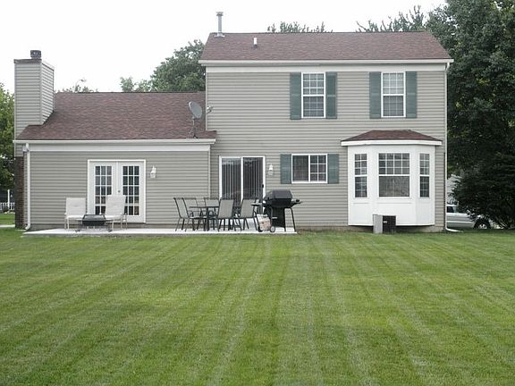 Back of House - Huge Lot