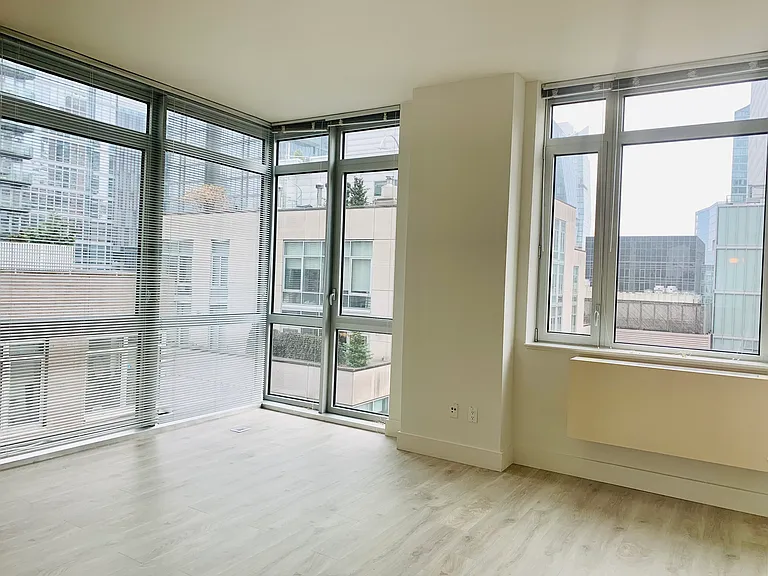 229 W 60th St #10P — Photo 3