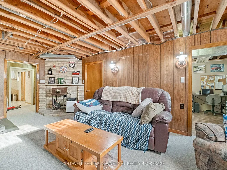 105 Wellington St W — Photo 33