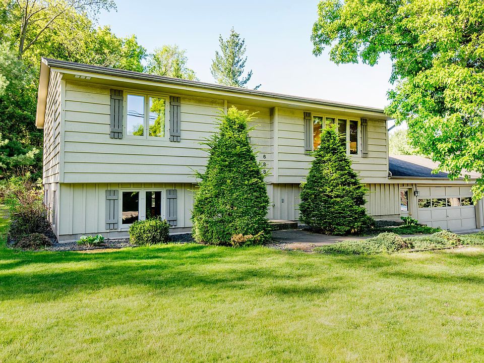 1st image of 688 Wentworth Ave