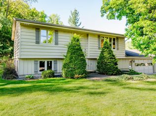 688 Wentworth Ave, Mendota Heights, MN 55118