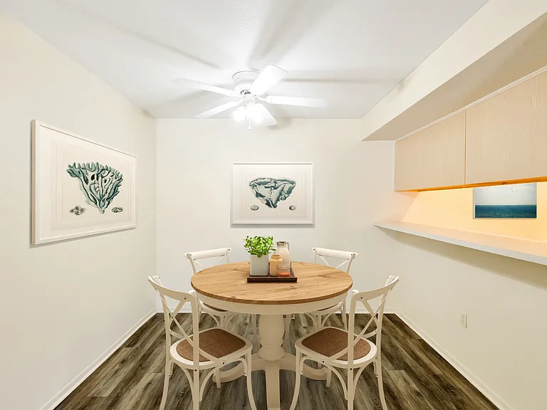 Silver Lake Apartments — Photo 9