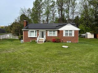 3940 Fairfax Farms Rd, Fairfax, VA 22033