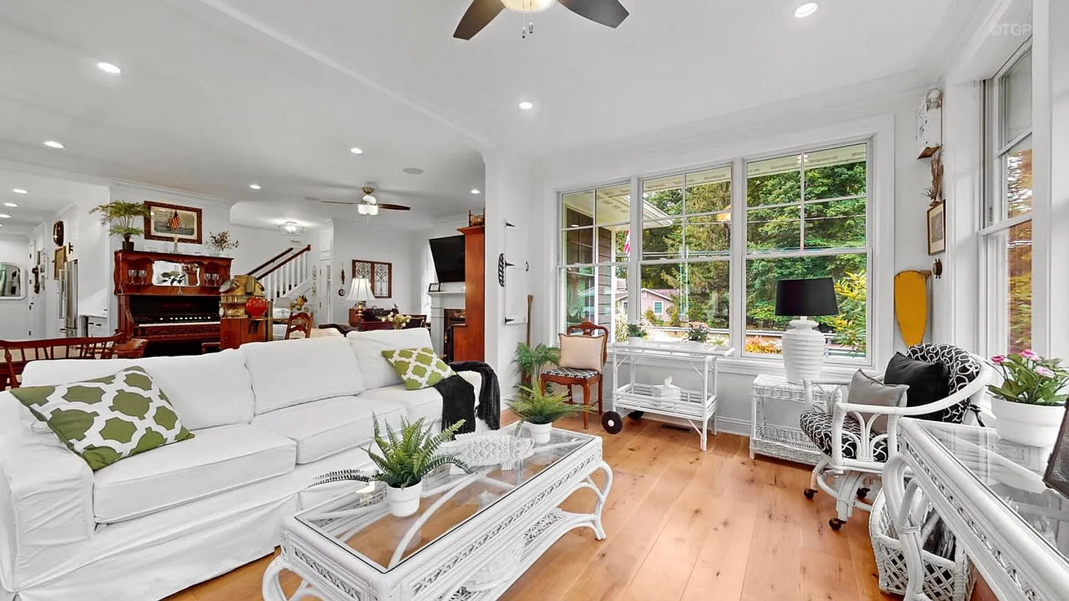 6 bed, 6.0 bath, 4197 sqft, $14,898 — Photo 3