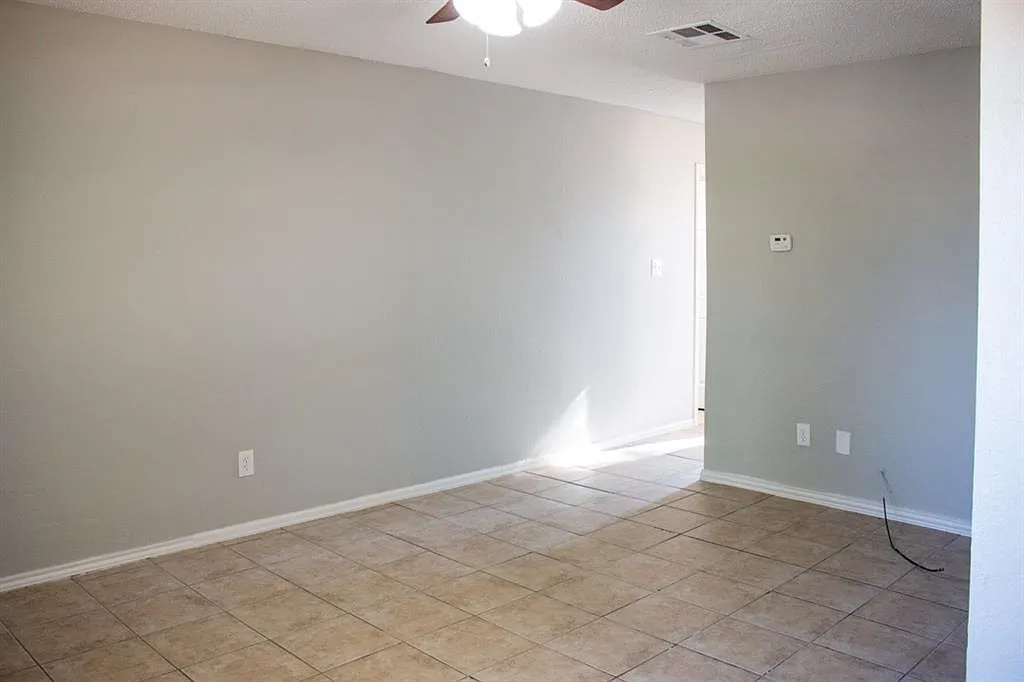 2 bed, 1075 sqft, $1,500 — Photo 3