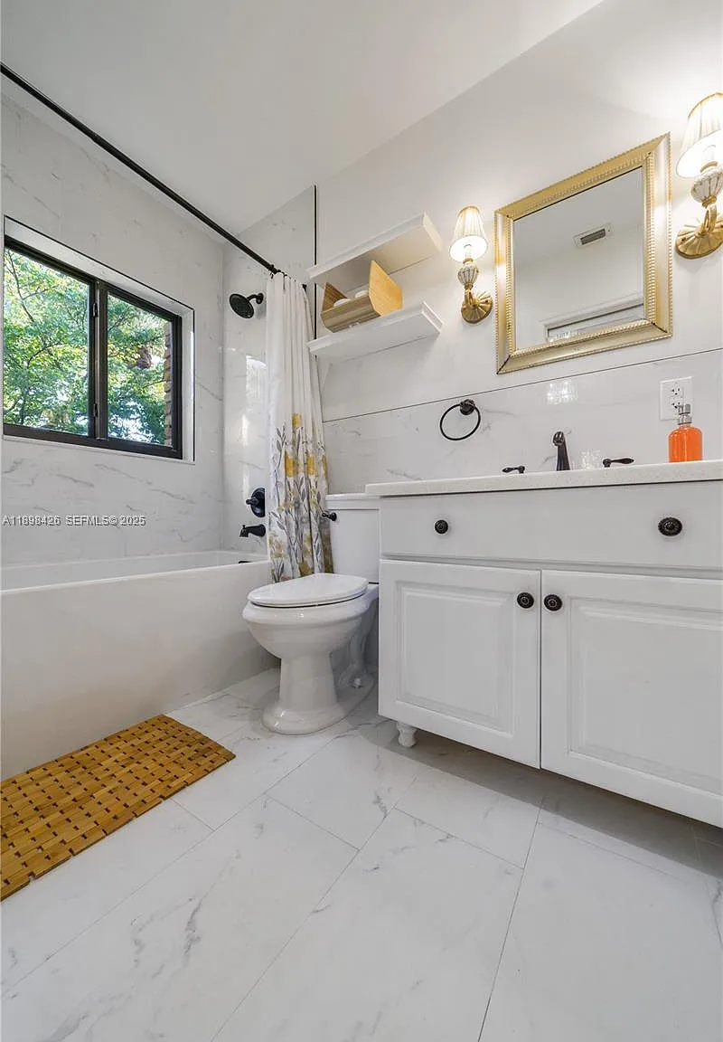 4 bed, 2708 sqft, $10,000 — Photo 2