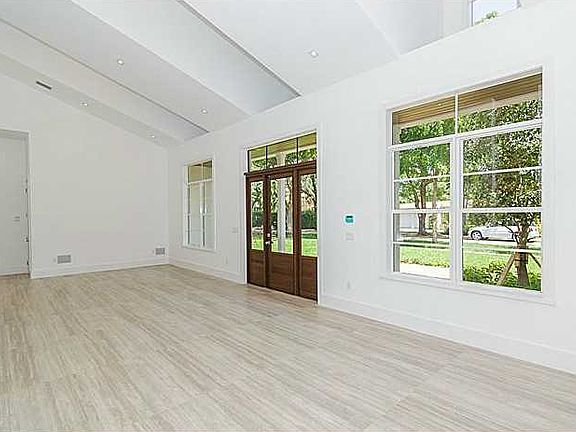 2nd image of 1546 Catalonia Ave