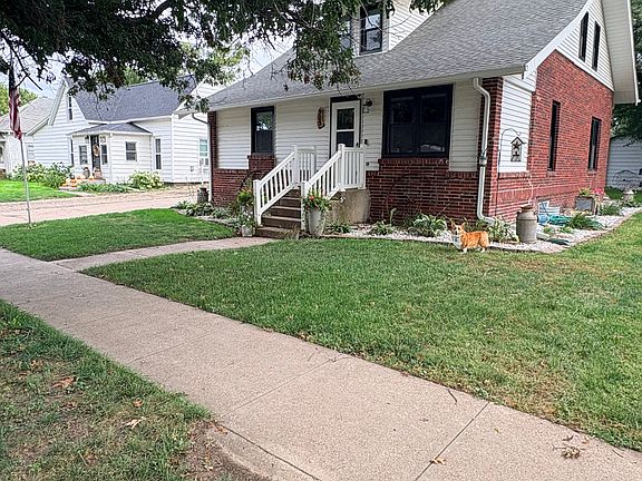 2nd image of 303 Pine St