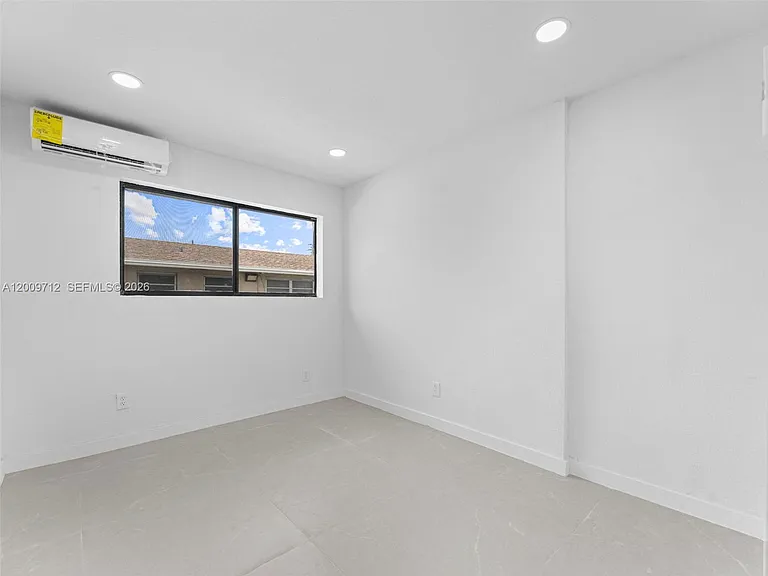 1368 W 29th St #2 — Photo 6