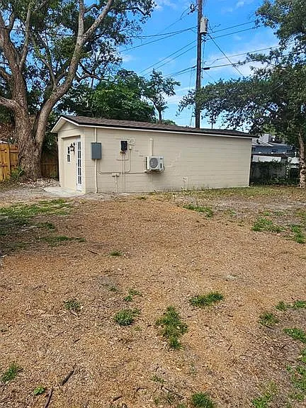 1413 S Warren Ave — Photo 13