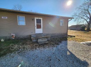 700 S 7th St UNIT B, Clinton, IN 47842